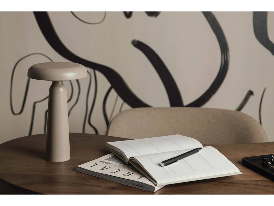 VINGA Avery RCS table lamp 17