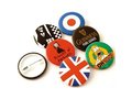 Button badges 32 mm.