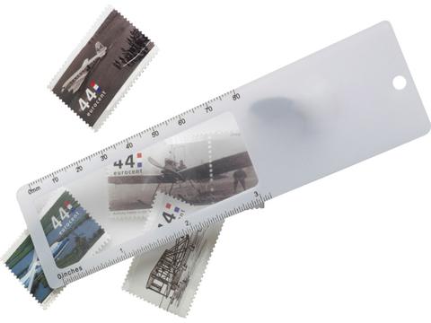 Bookmark ruler with magnifier