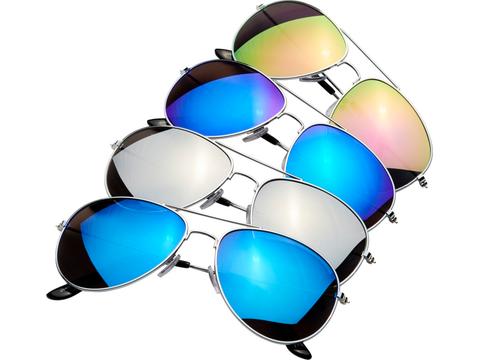 Aviator sunglasses with coloured mirrored lenses