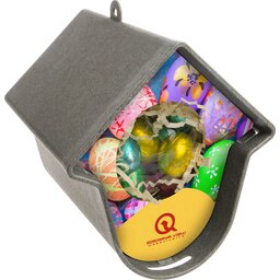 Gerecycled Paashuisje gevuld met Paaseitjes