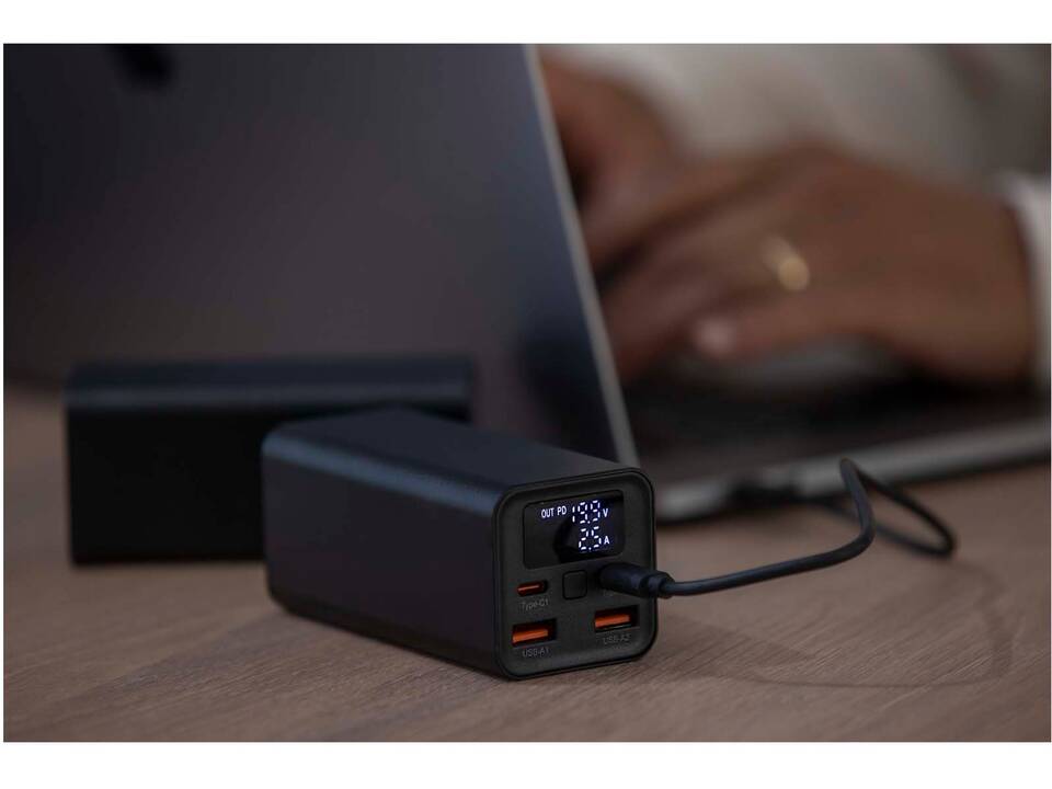 Batterie de secours Acamar de 20 000 mAh et 70 W en aluminium recyclé pour ordinateur portable 9