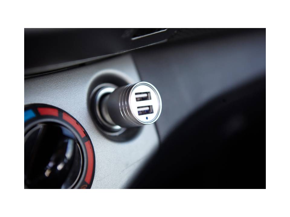 Prise allume-cigare avec double sortie USB 3