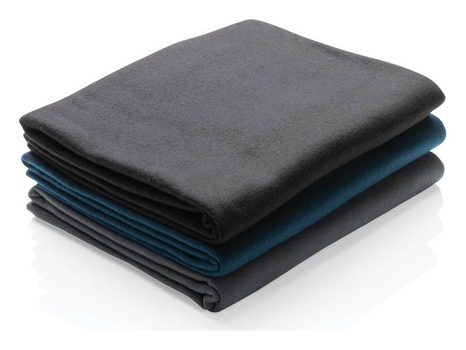 Couverture polaire dans une pochette 12