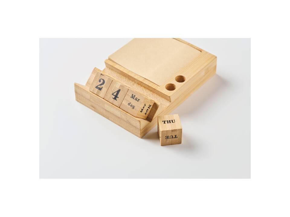 Calendrier de bureau en bambou 4