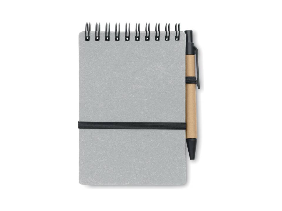 Cahier recyclé et stylo à bille 8