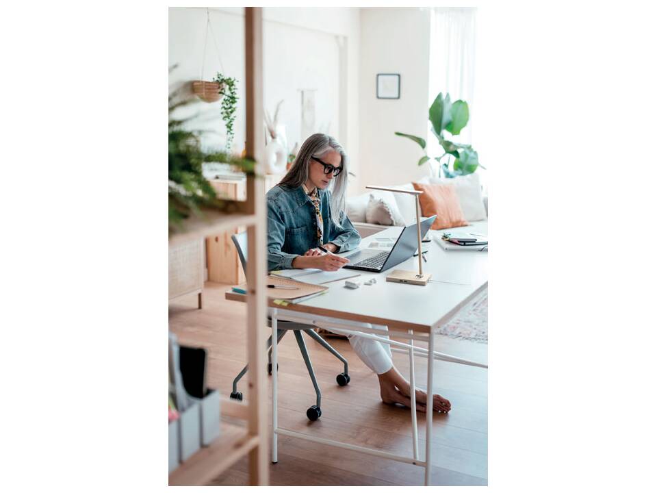 Lampe de bureau avec charge sans fil rapide et 2 ports USB 2