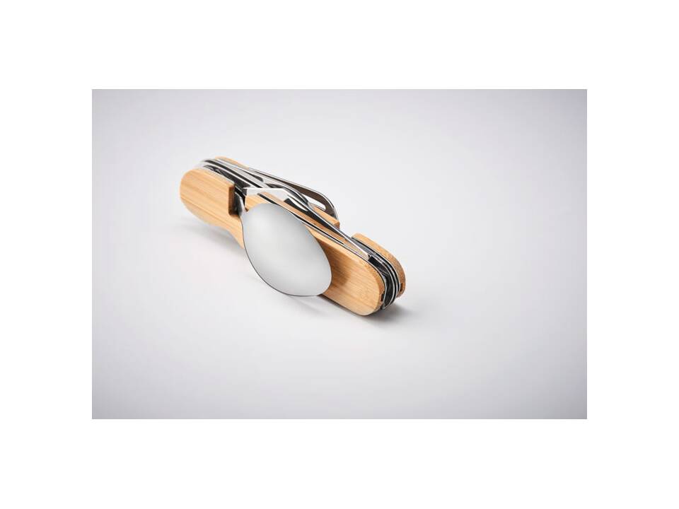 couverts multifonctions 4