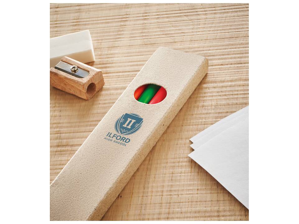 4 highlighter pencils in box 2