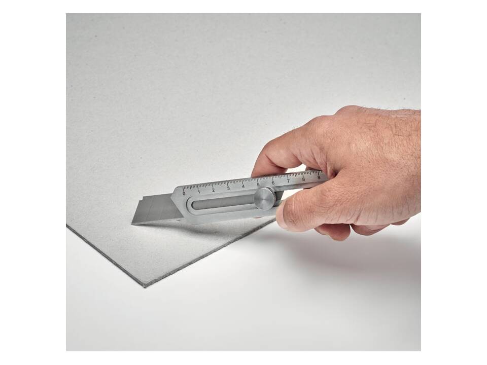 Cutter rétractable multi-outils 3