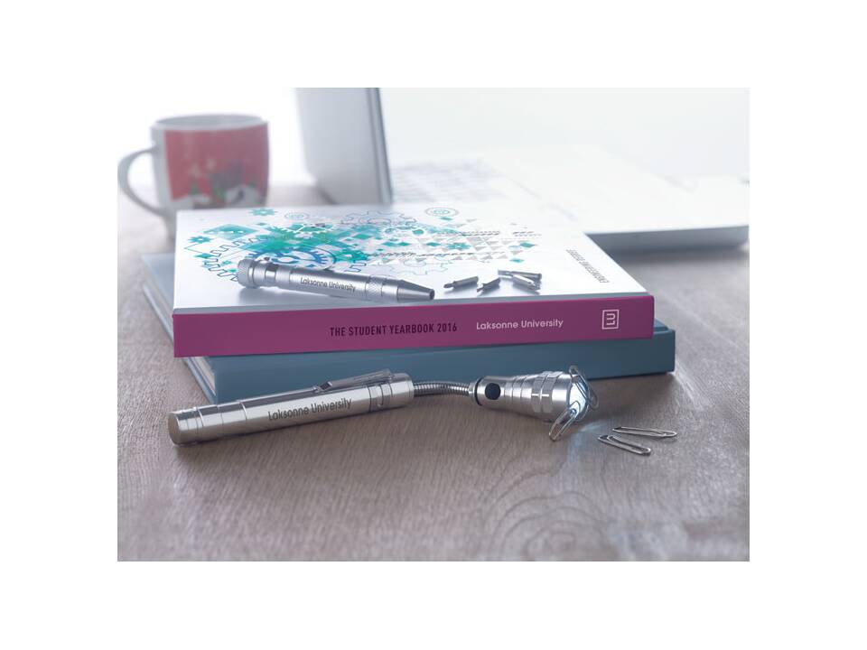 Set d'outils avec torche 6