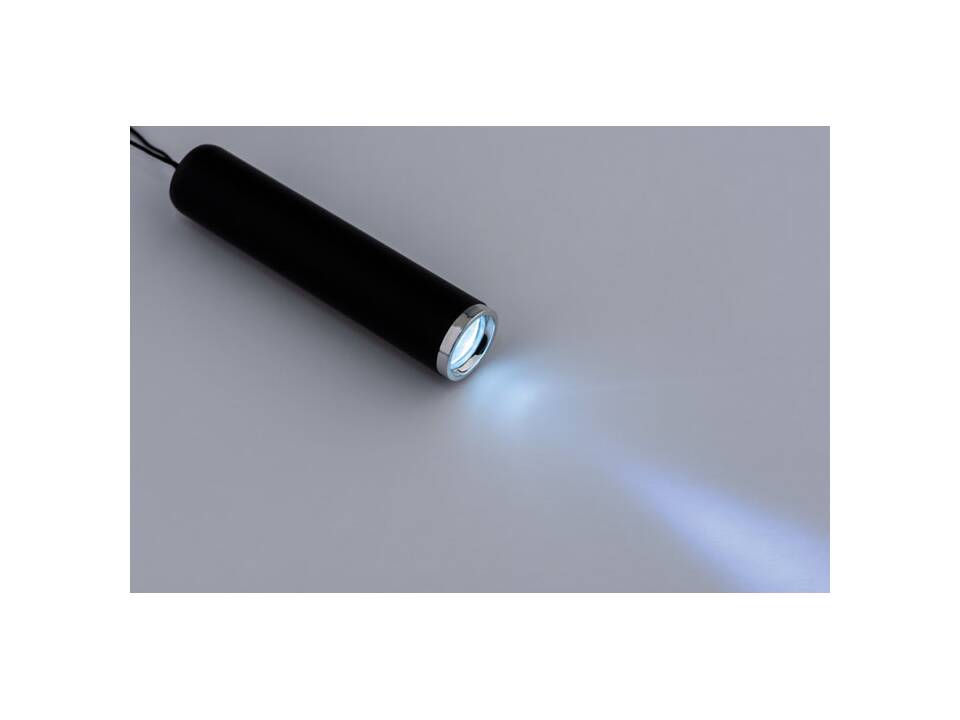 Lampe torche en plastique. 3