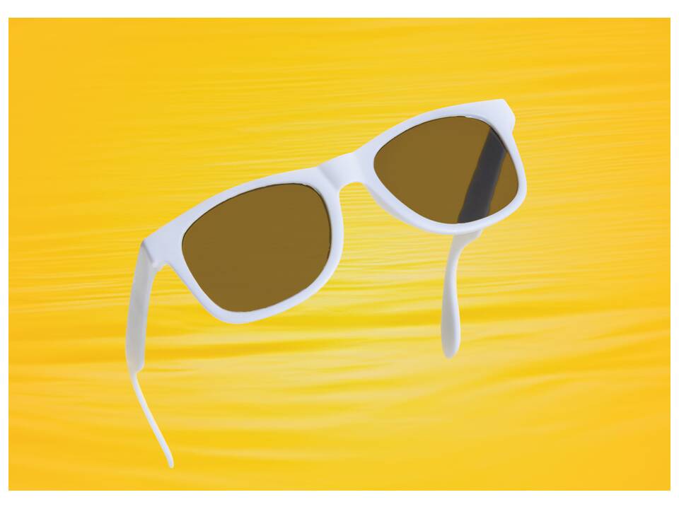 Lunettes de soleil en plastique PP recyclé GRS 4