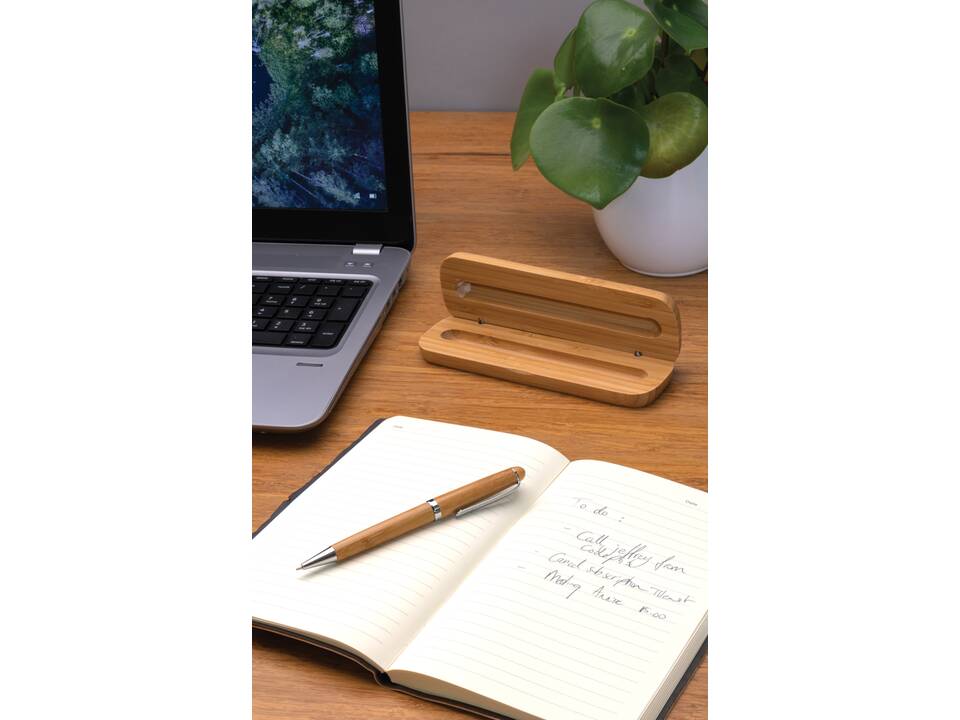 Stylo dans une boîte en bambou 7