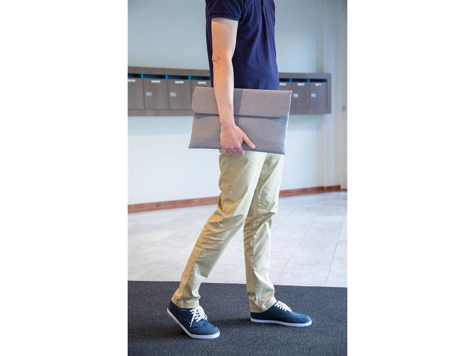 Pochette ordinateur 15.6" à fermeture magnétique 16
