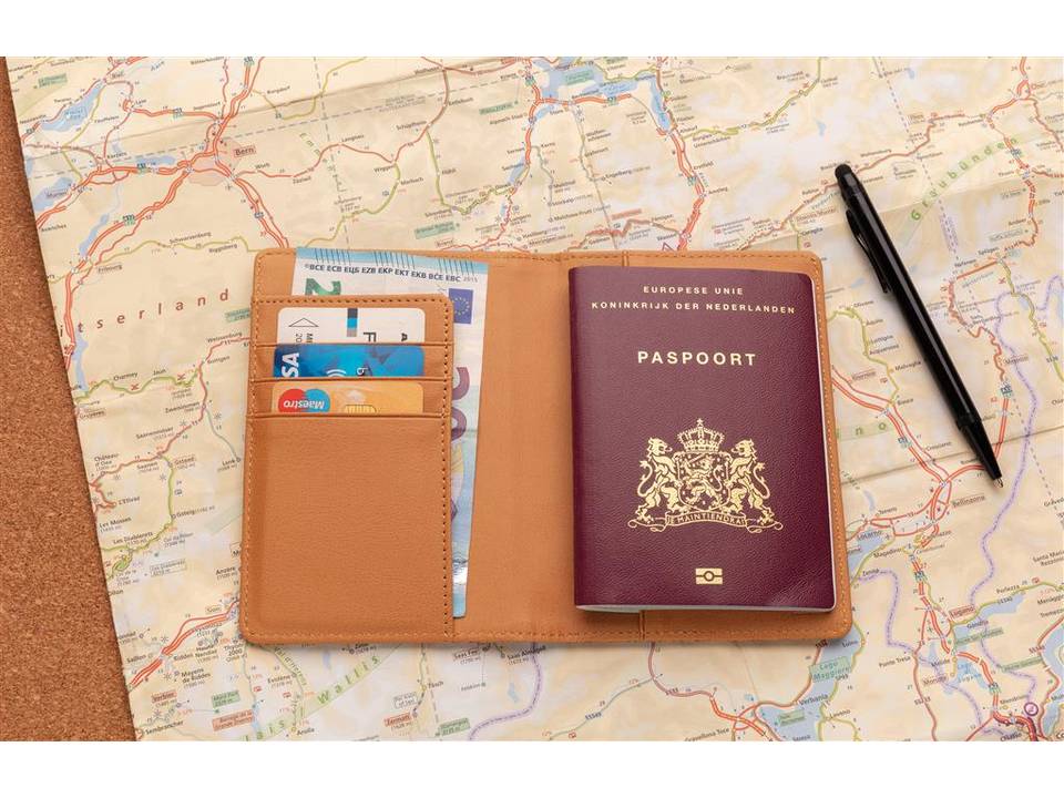 Etui passeport anti RFID en liège 9