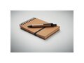 Cahier recyclé et stylo à bille 5