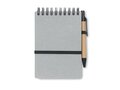 Cahier recyclé et stylo à bille 8