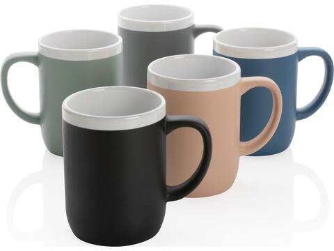 Mug en céramique avec bord blanc