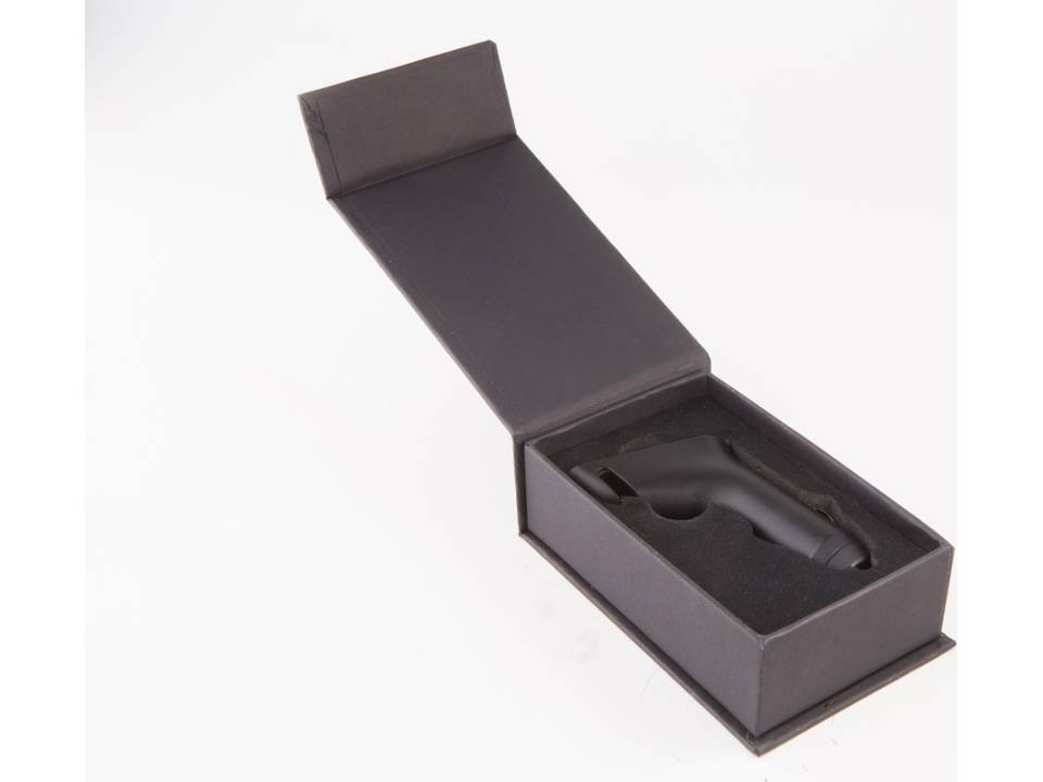 Autolader met gps-tracking en oplichtend logo 1