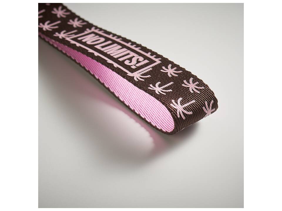 Custom-Made Tweekleurige band met karabijnhaak en sleutelring – volledig eigen design 2