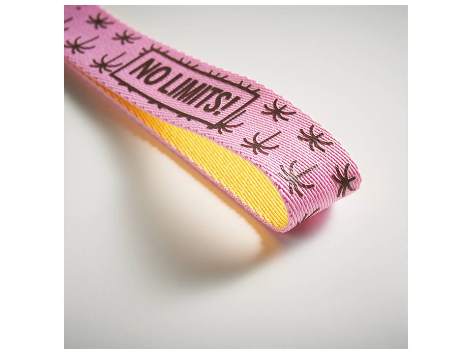 Custom-Made Tweekleurige band met karabijnhaak en sleutelring – volledig eigen design 3