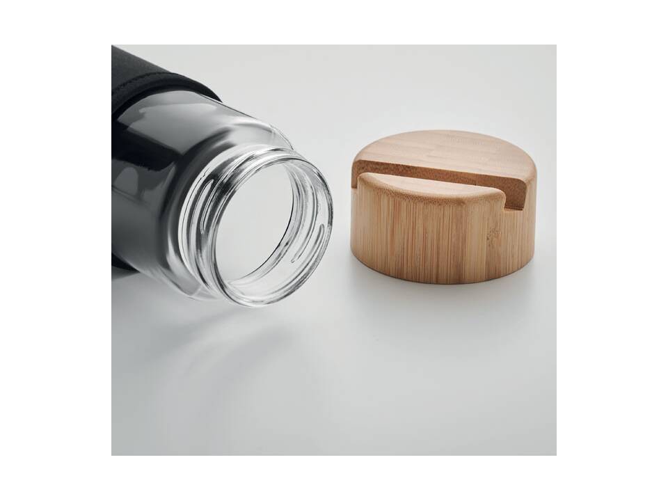 Glazen fles met pouch en bamboe dop 600 ml 4