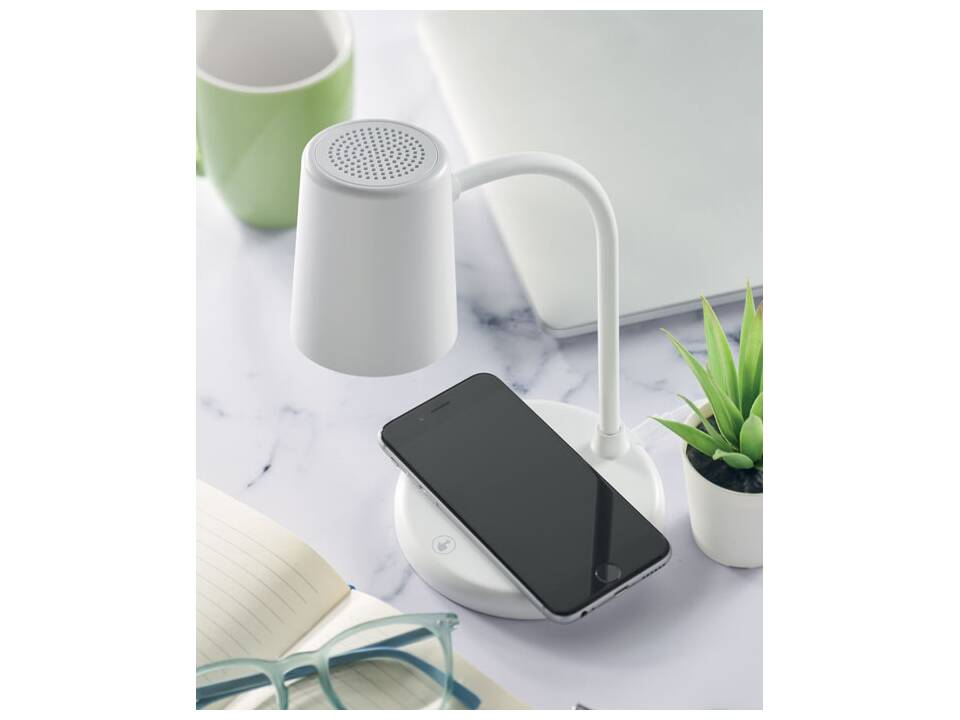 Lamp met oplader en speaker 10
