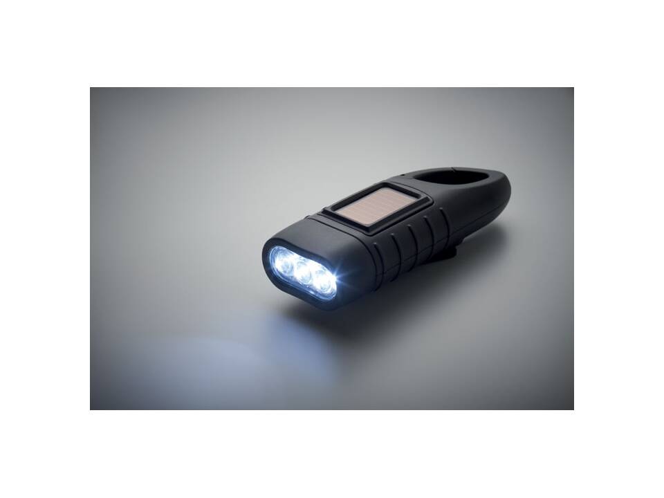 Zaklamp op zonne-energie met dynam 3