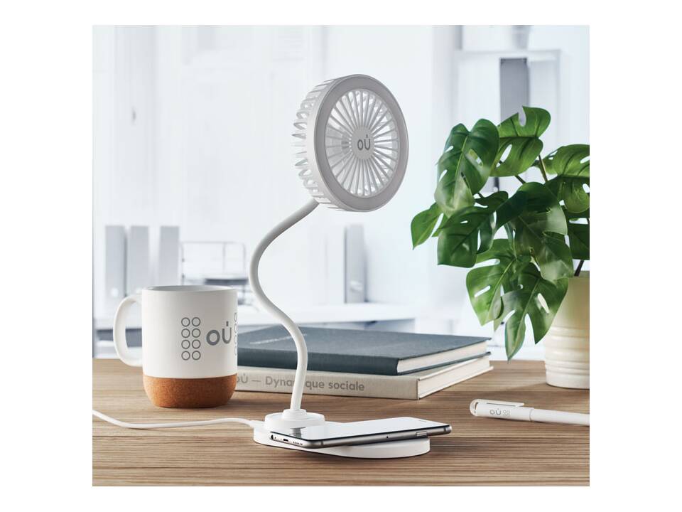 Bureau ventilator en lader voor smartphone 2