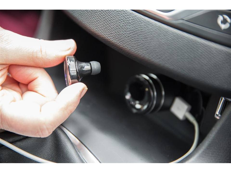 Auto oplader met draadloze oordopjes 5