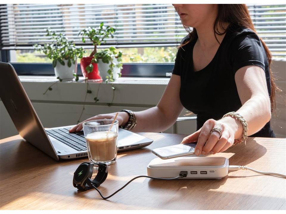 Bamboe 5W draadloze oplader met 3 USB-poorten 6