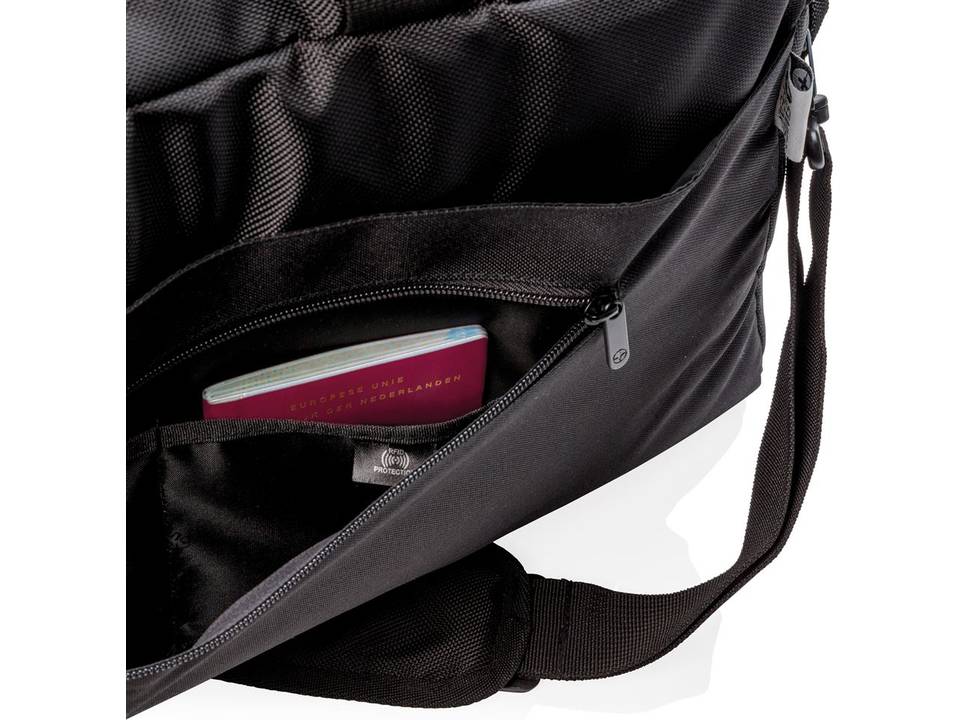 Swiss Peak RFID weekendtas met koffer opening 6