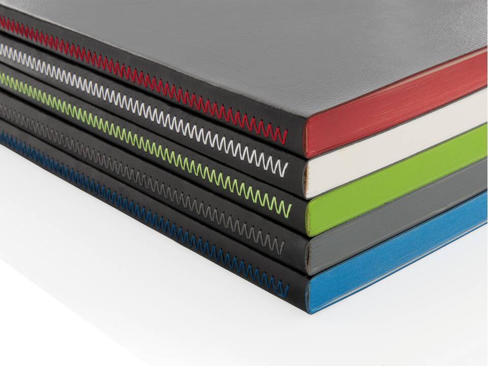 Luxe A5 softcover notitieboek met gekleurde rand 26
