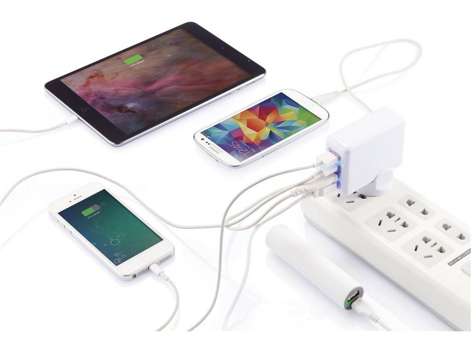 Reisstekker met 4 USB poorten 3