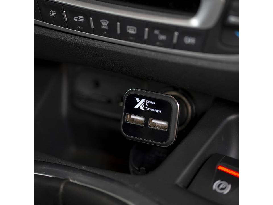 V15 auto-oplader met oplichtend logo 4