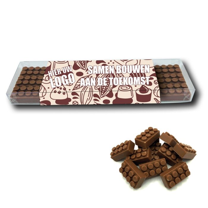Doosje met 18 chocolade bouwblokjes met eigen logo bedrukte banderol