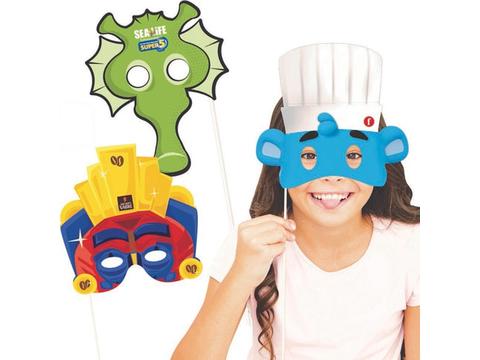 Maskers op een stokje